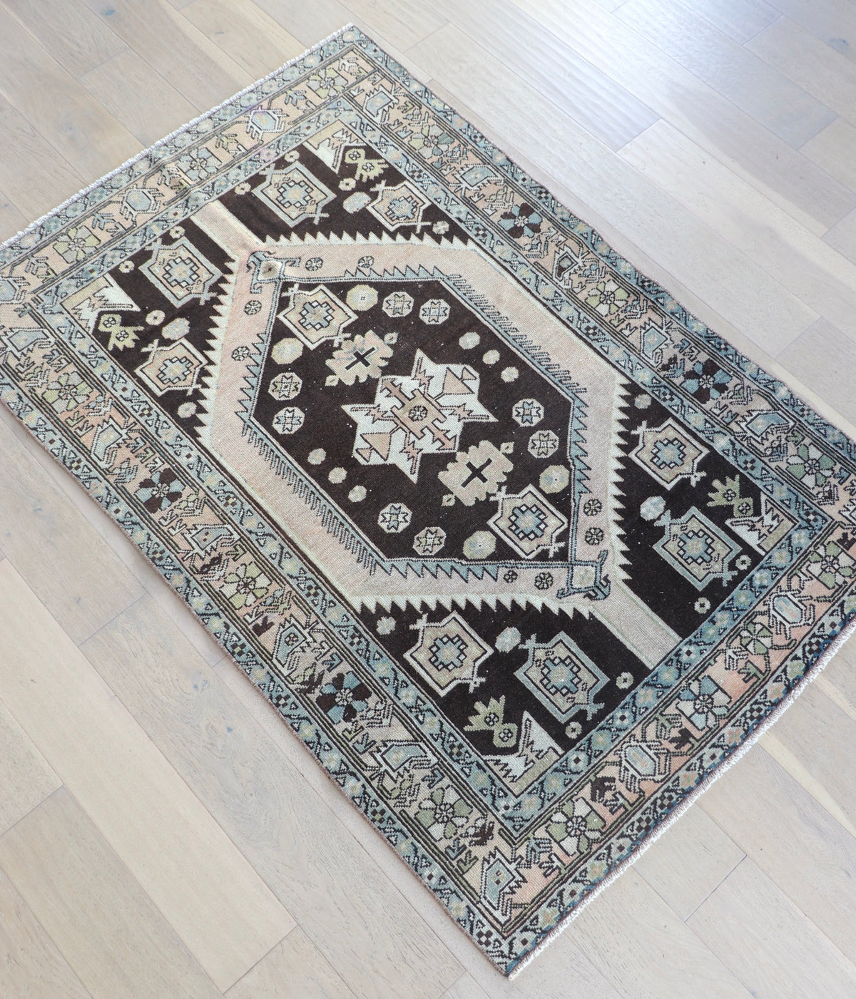 Lawrence 4’2” x 6’2”