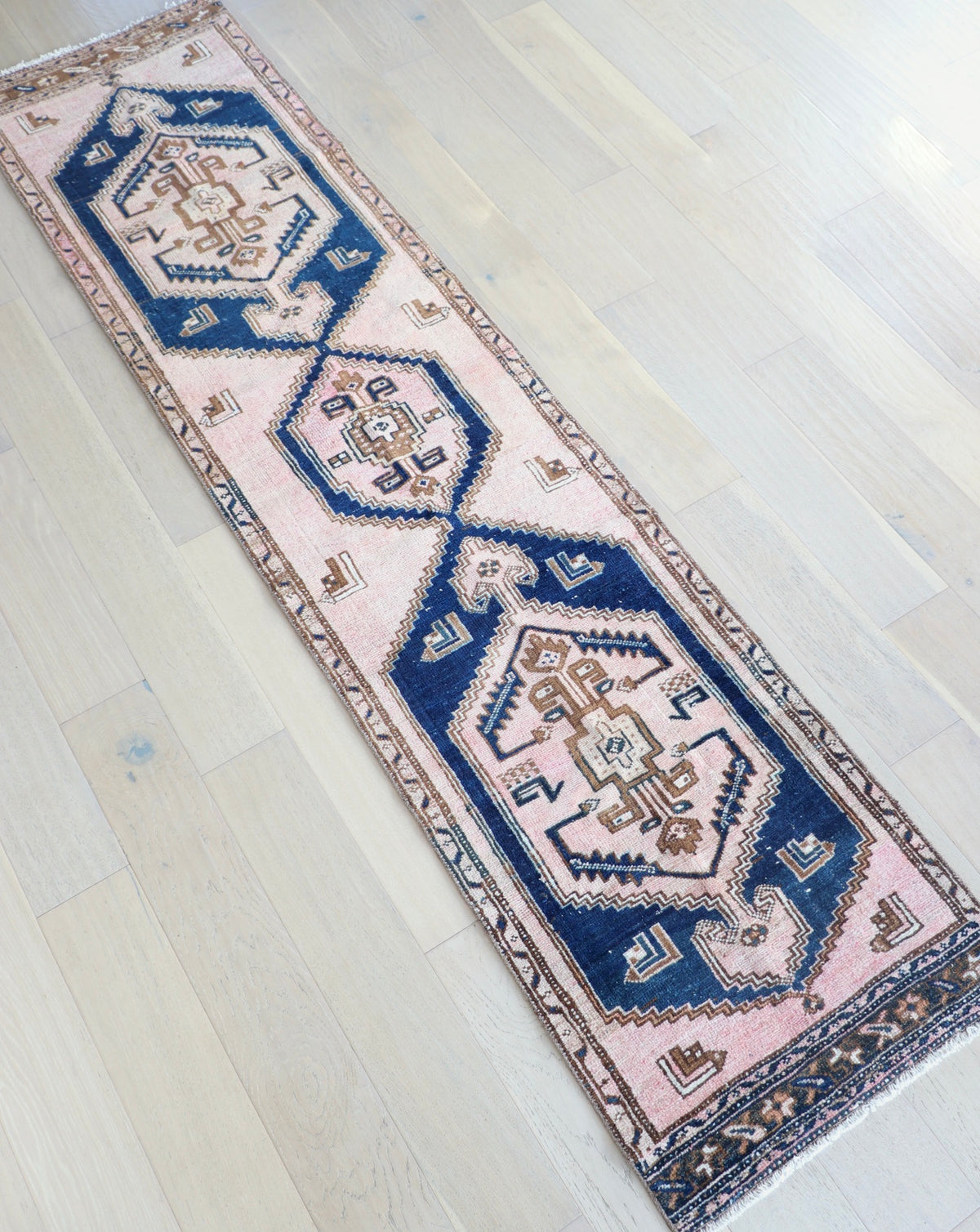 Iris 2'3" x 9'9"