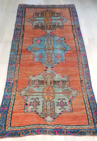 Leon 5'1" x 10'6"