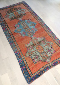 Leon 5'1" x 10'6"