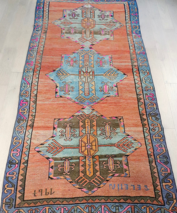 Leon 5'1" x 10'6"