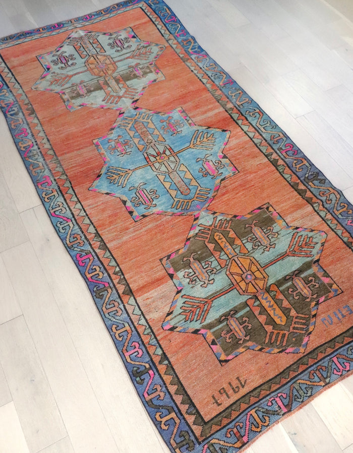 Leon 5'1" x 10'6"