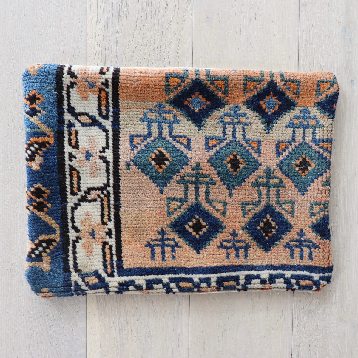 Malayer pillow no. 102