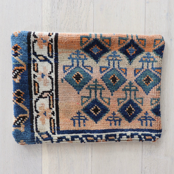 Malayer pillow no. 102