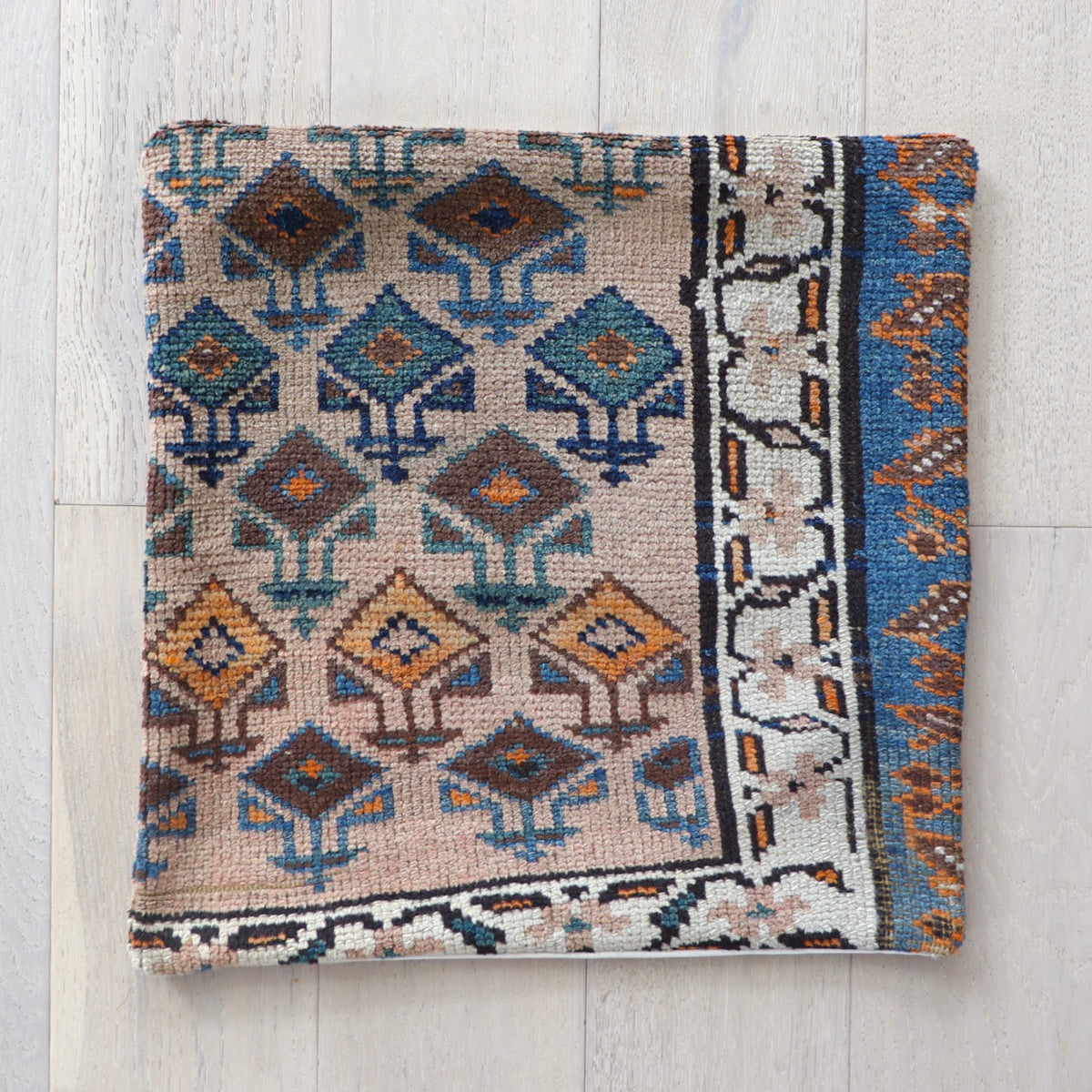 Malayer pillow no. 202