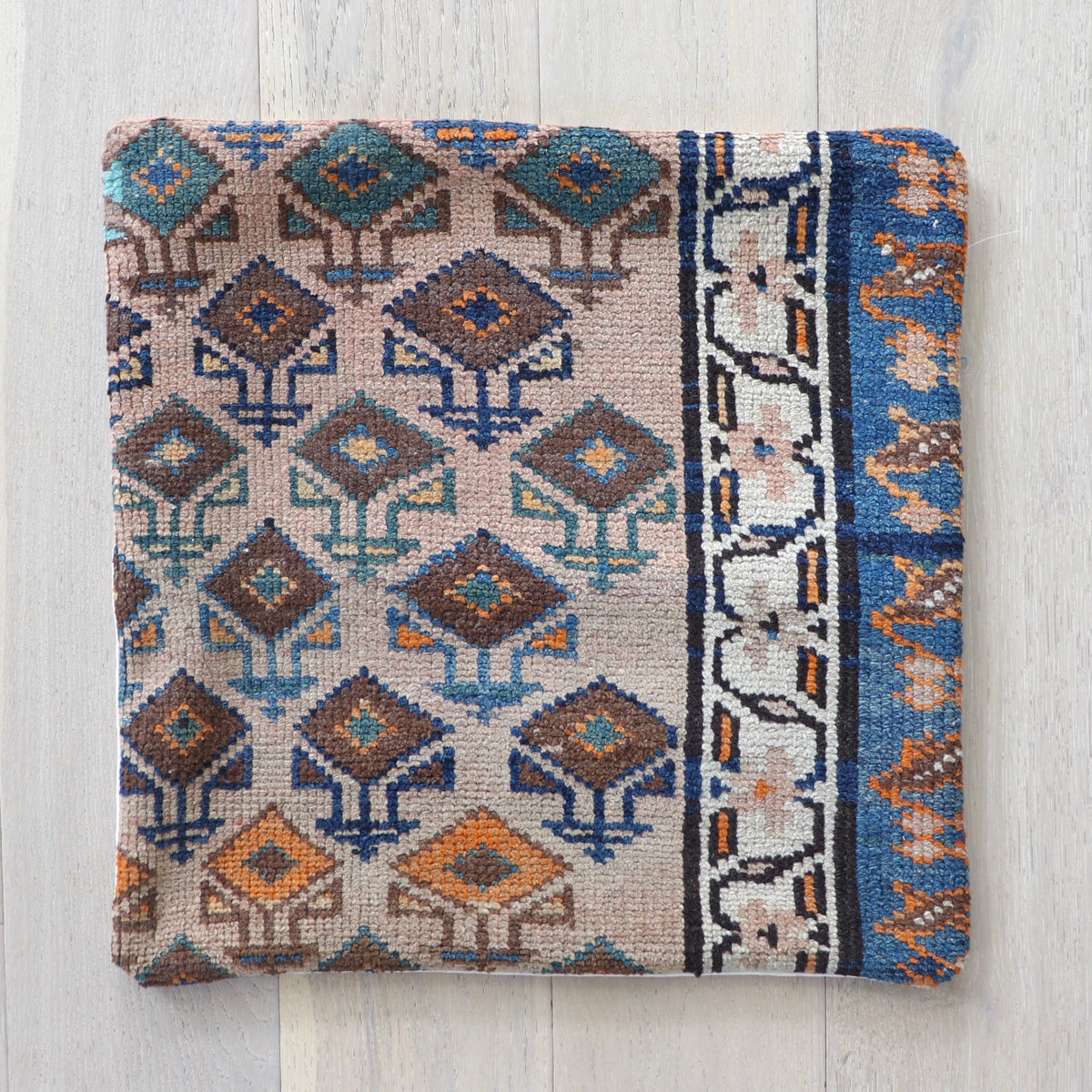 Malayer pillow no. 206