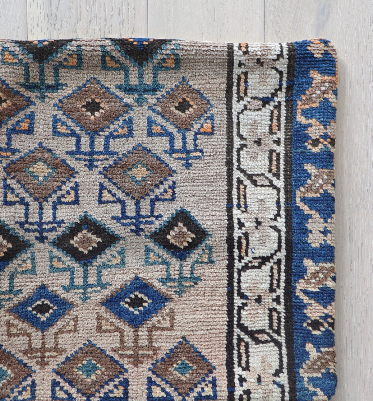 Malayer pillow no. 208