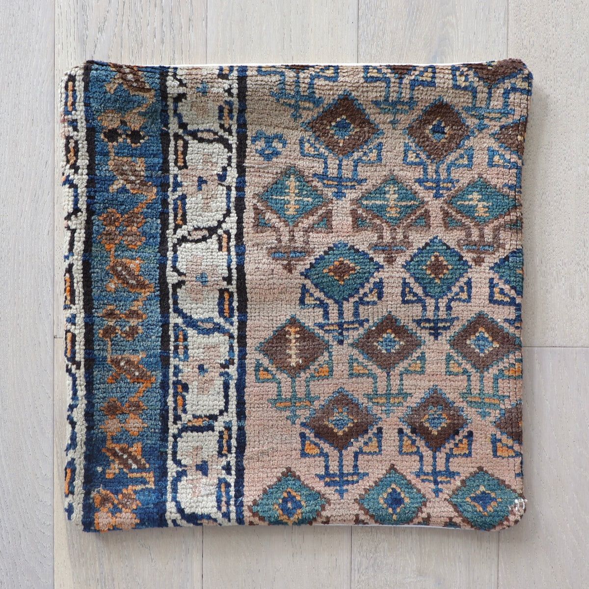 Malayer pillow no. 210