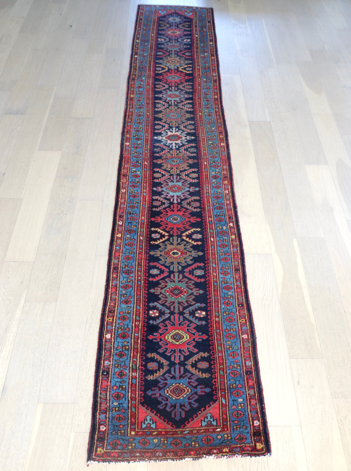 Dominic 2'6" x 13'8"