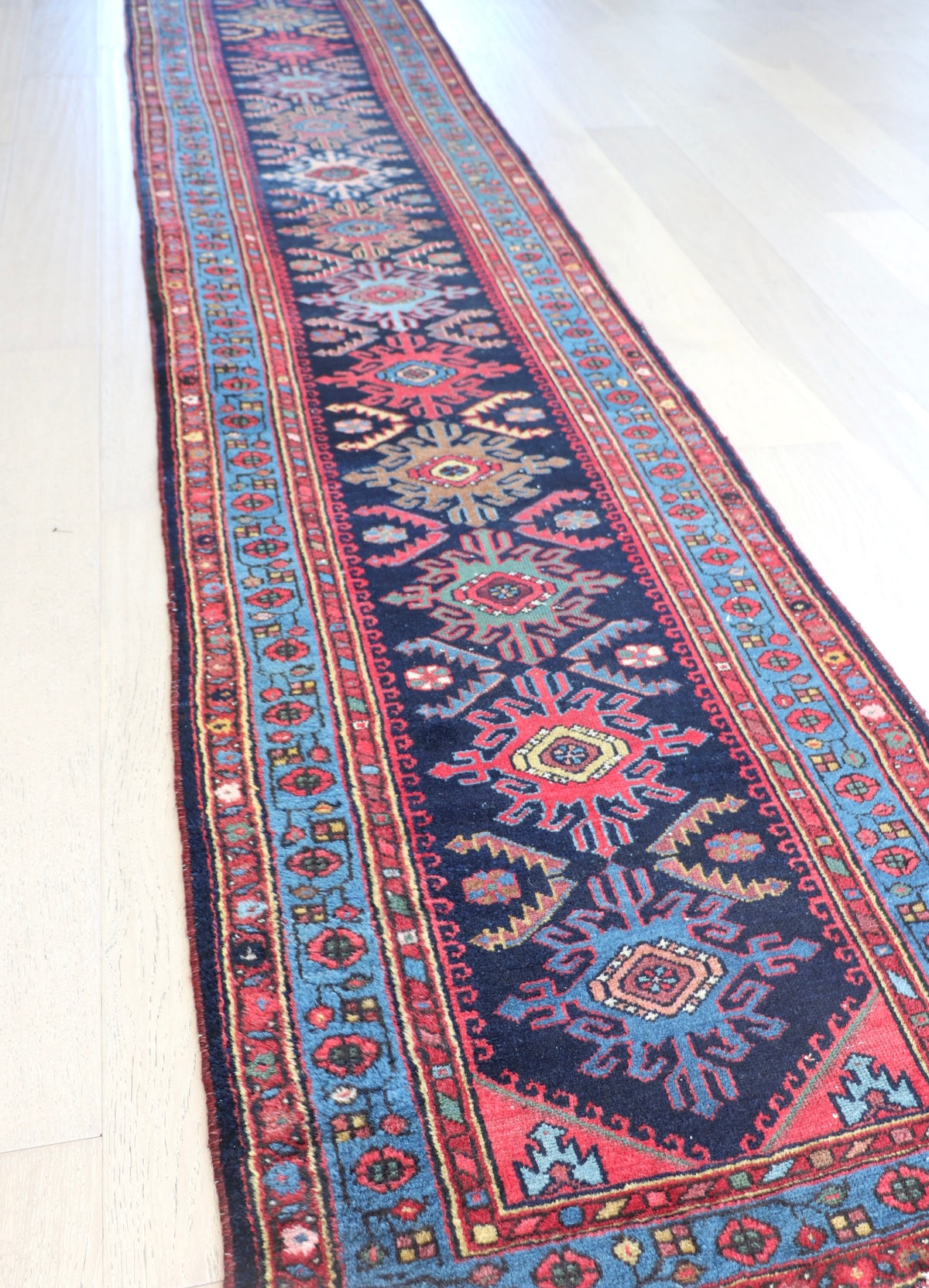 Dominic 2'6" x 13'8"