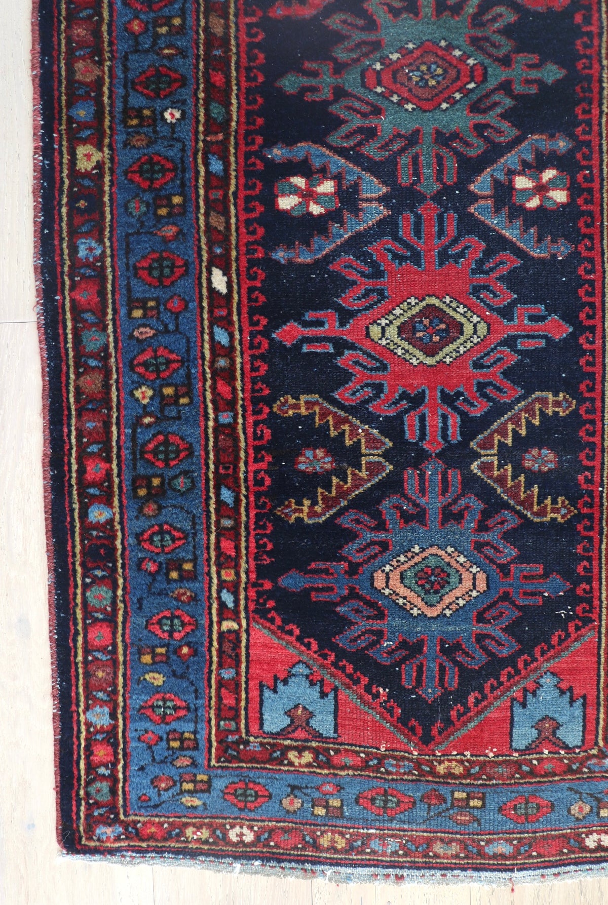 Dominic 2'6" x 13'8"