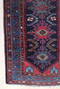 Dominic 2'6" x 13'8"