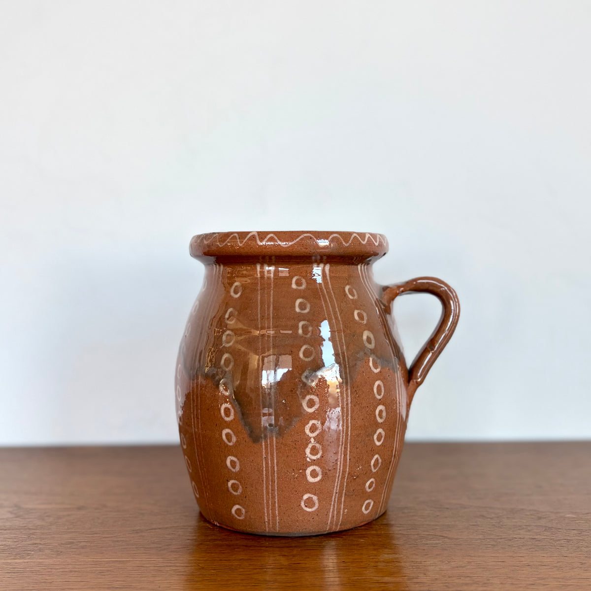 Circle and stripe jug