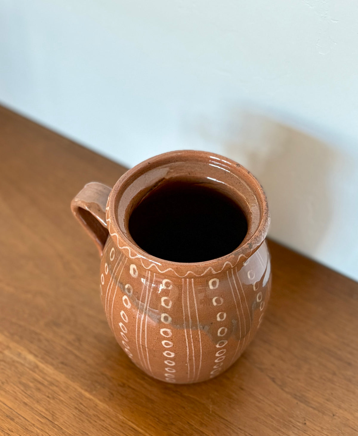 Circle and stripe jug