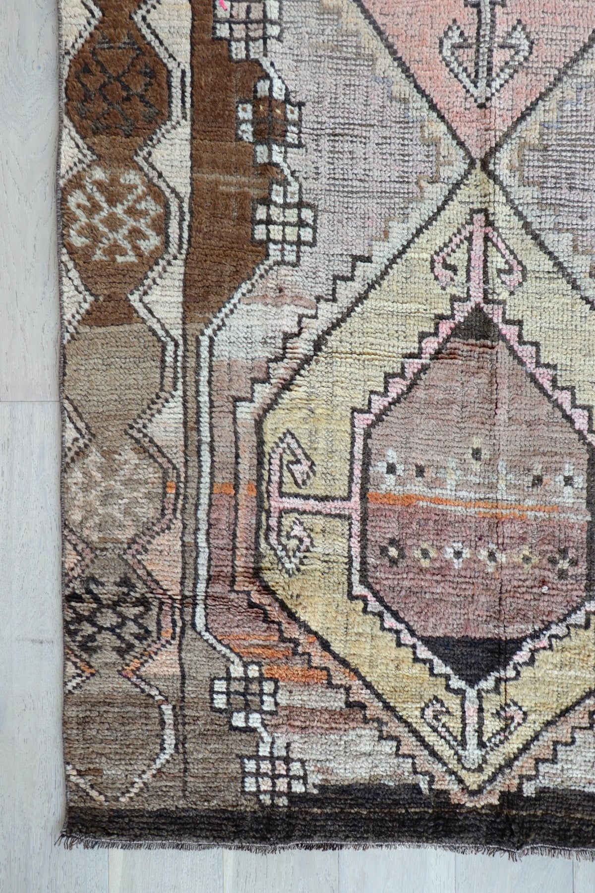 Amara 4' x 9'8"