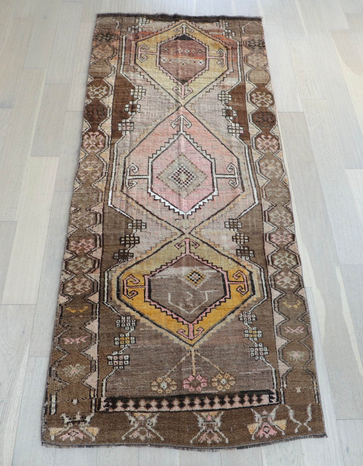 Amara 4' x 9'8"