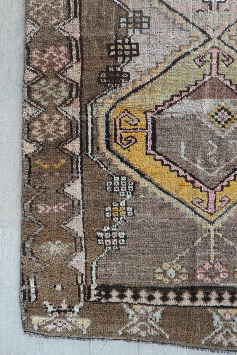 Amara 4' x 9'8"