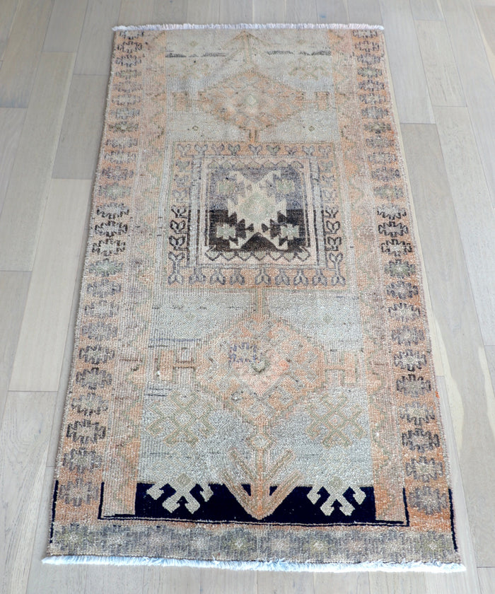 Zora 4'3" x 8'3"