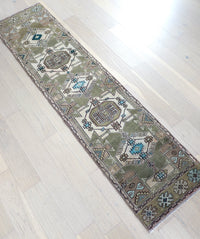 Inez 2'2" x 9'4"