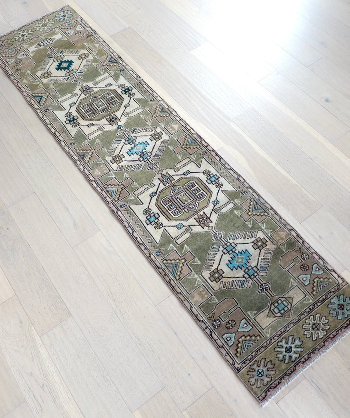 Inez 2'2" x 9'4"