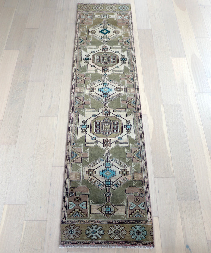 Inez 2'2" x 9'4"
