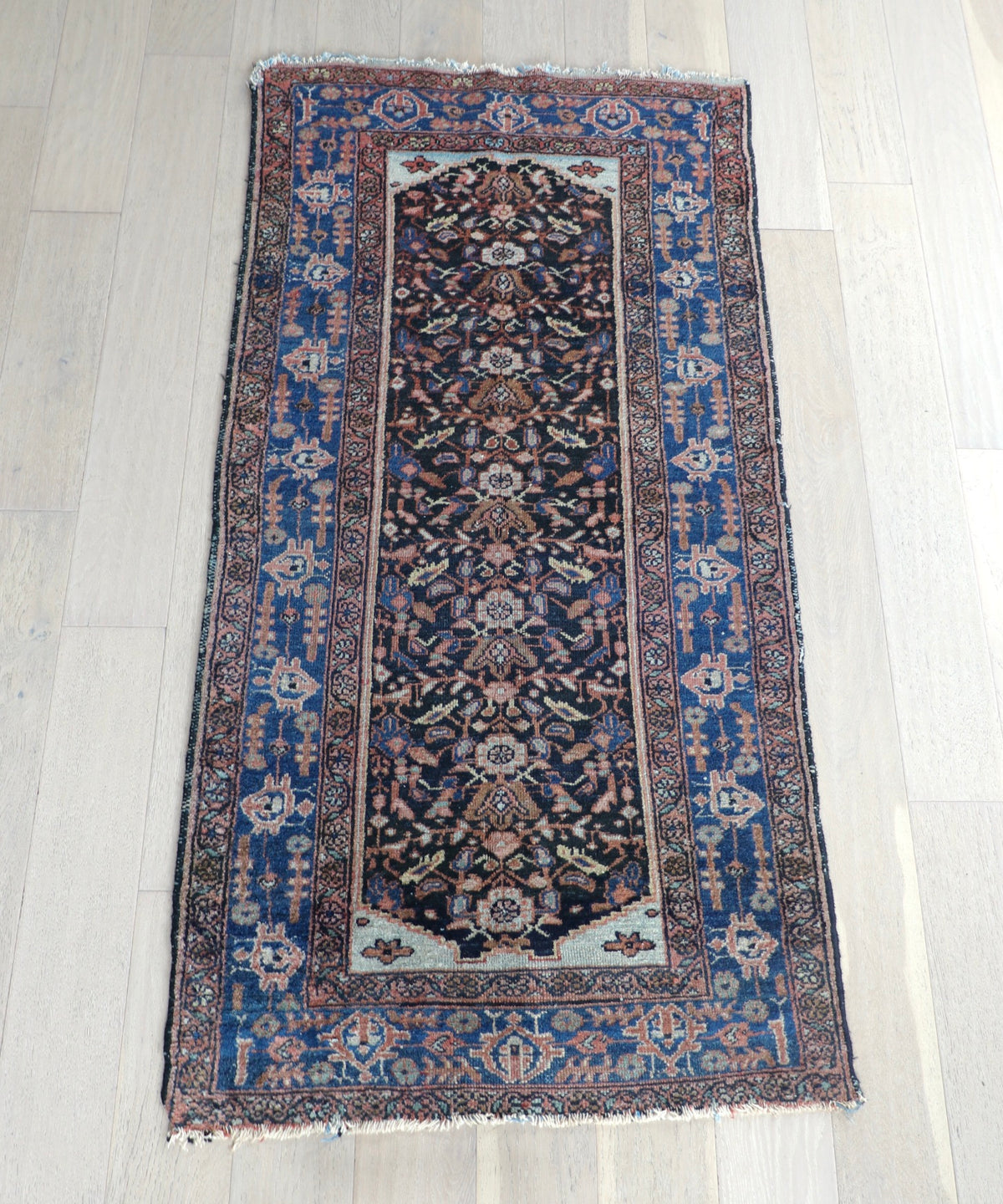 Cora 3'2" x 6'6"