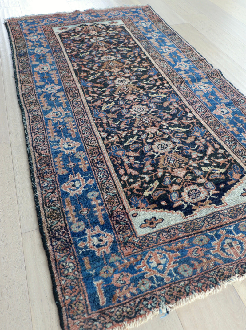 Cora 3'2" x 6'6"