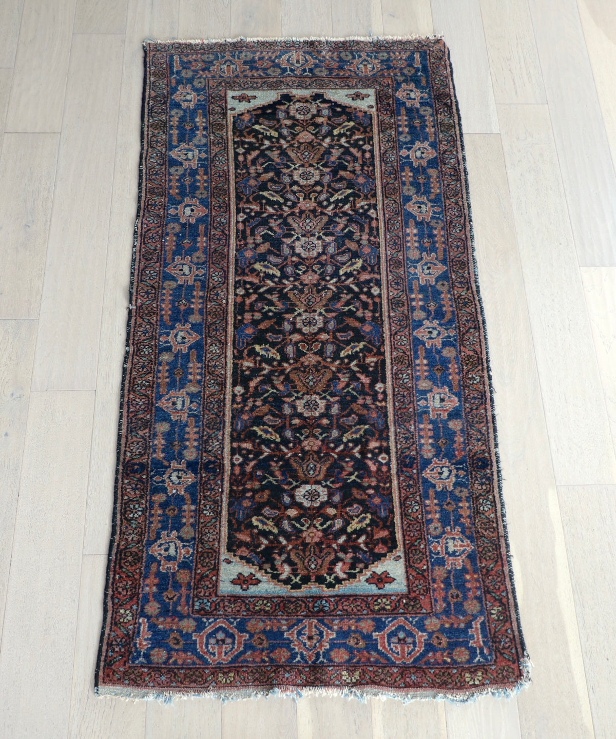Cora 3'2" x 6'6"