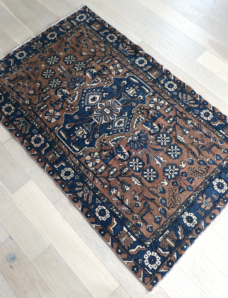 Alma 4'4" x 7'1"