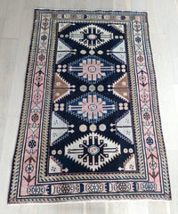 Marius 4'1" x 6'3"