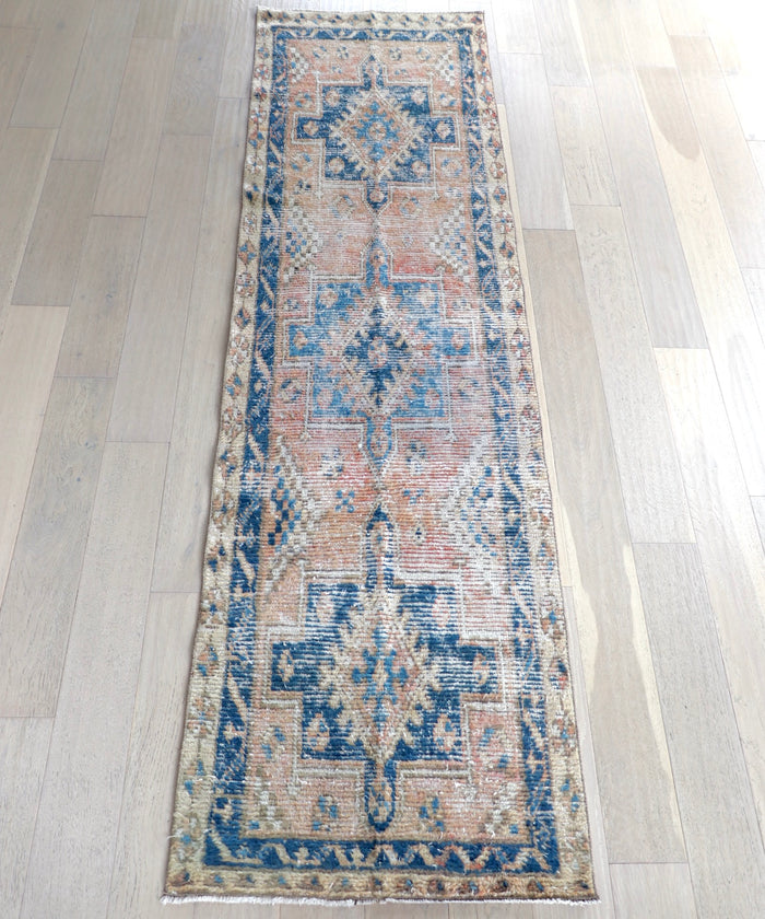 William 2'10" x 10'1"