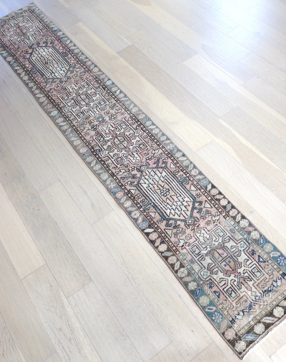 Karina 1'11" x 11'7"