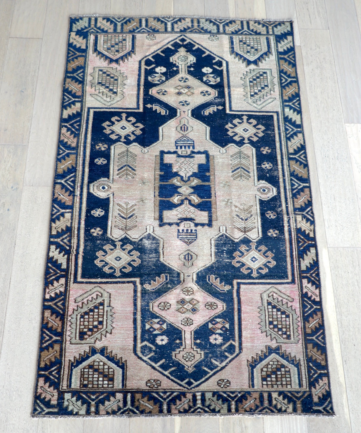 Milan 3'10" x 6'4"