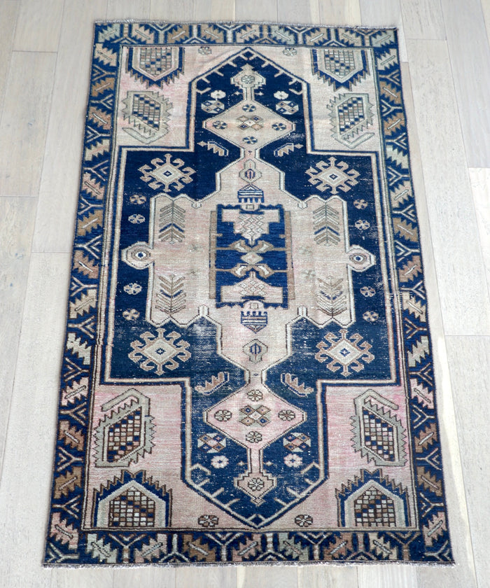Milan 3'10" x 6'4"