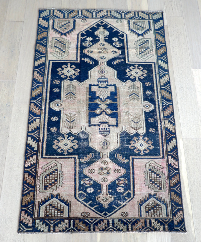 Milan 3'10" x 6'4"