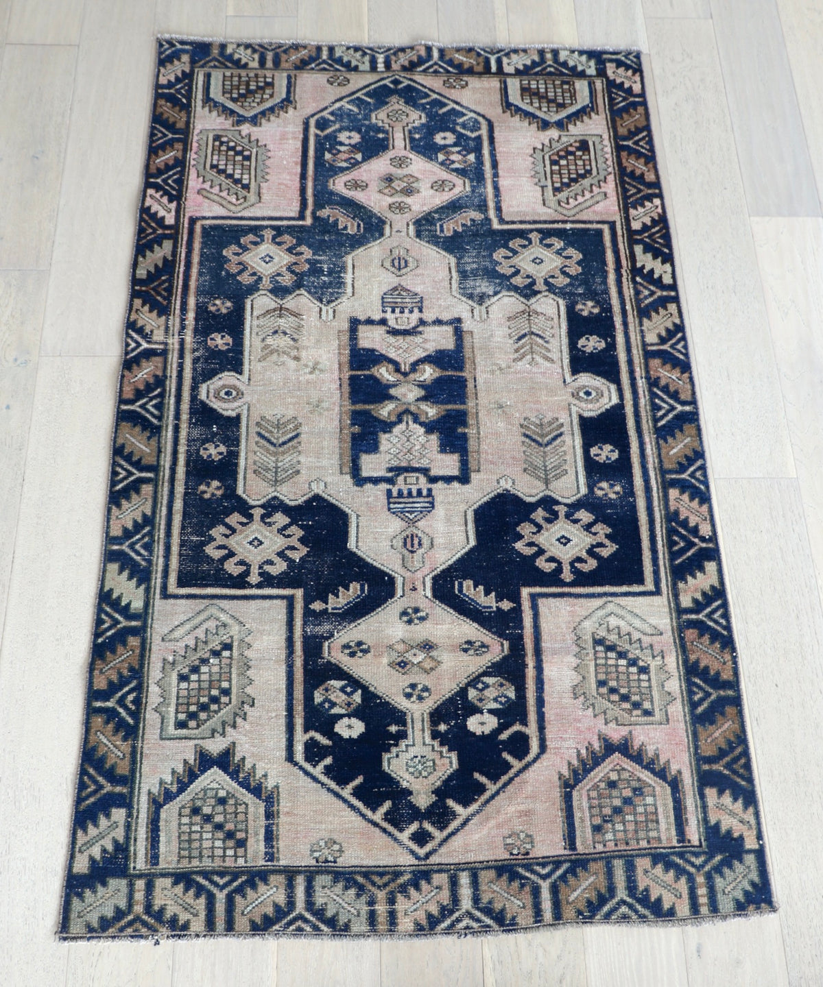 Milan 3'10" x 6'4"