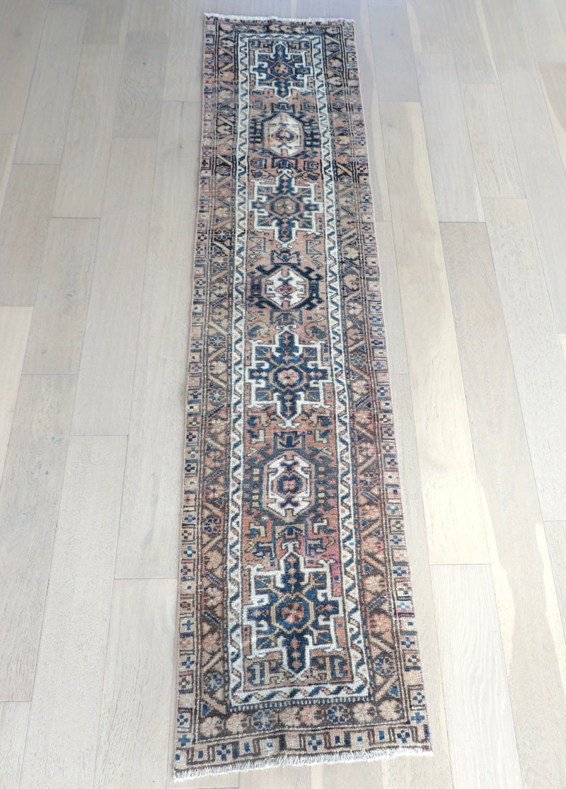 Hugo 2' x 9'2"