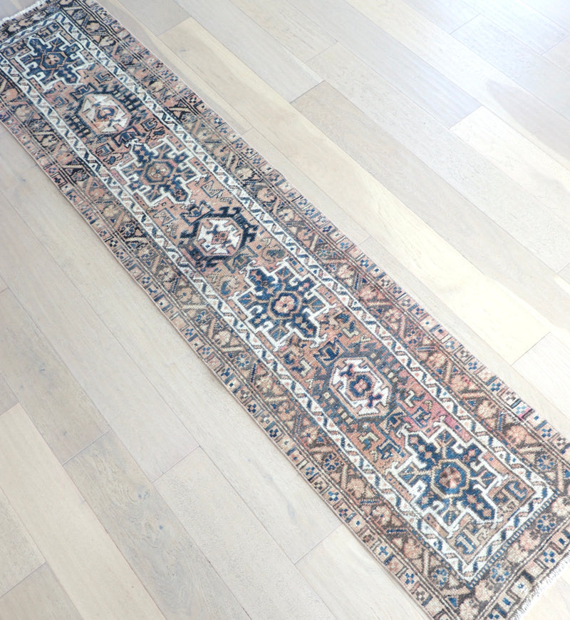 Hugo 2' x 9'2"