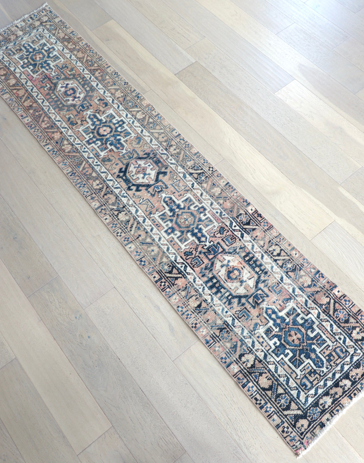 Hugo 2' x 9'2"