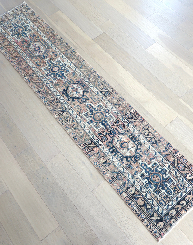 Hugo 2' x 9'2"