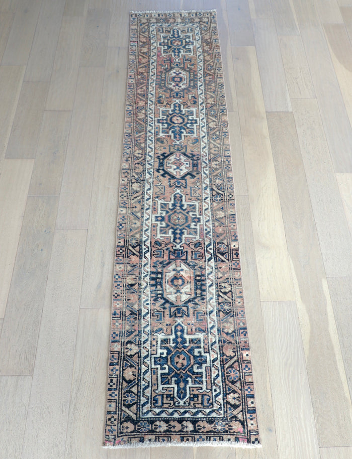 Hugo 2' x 9'2"