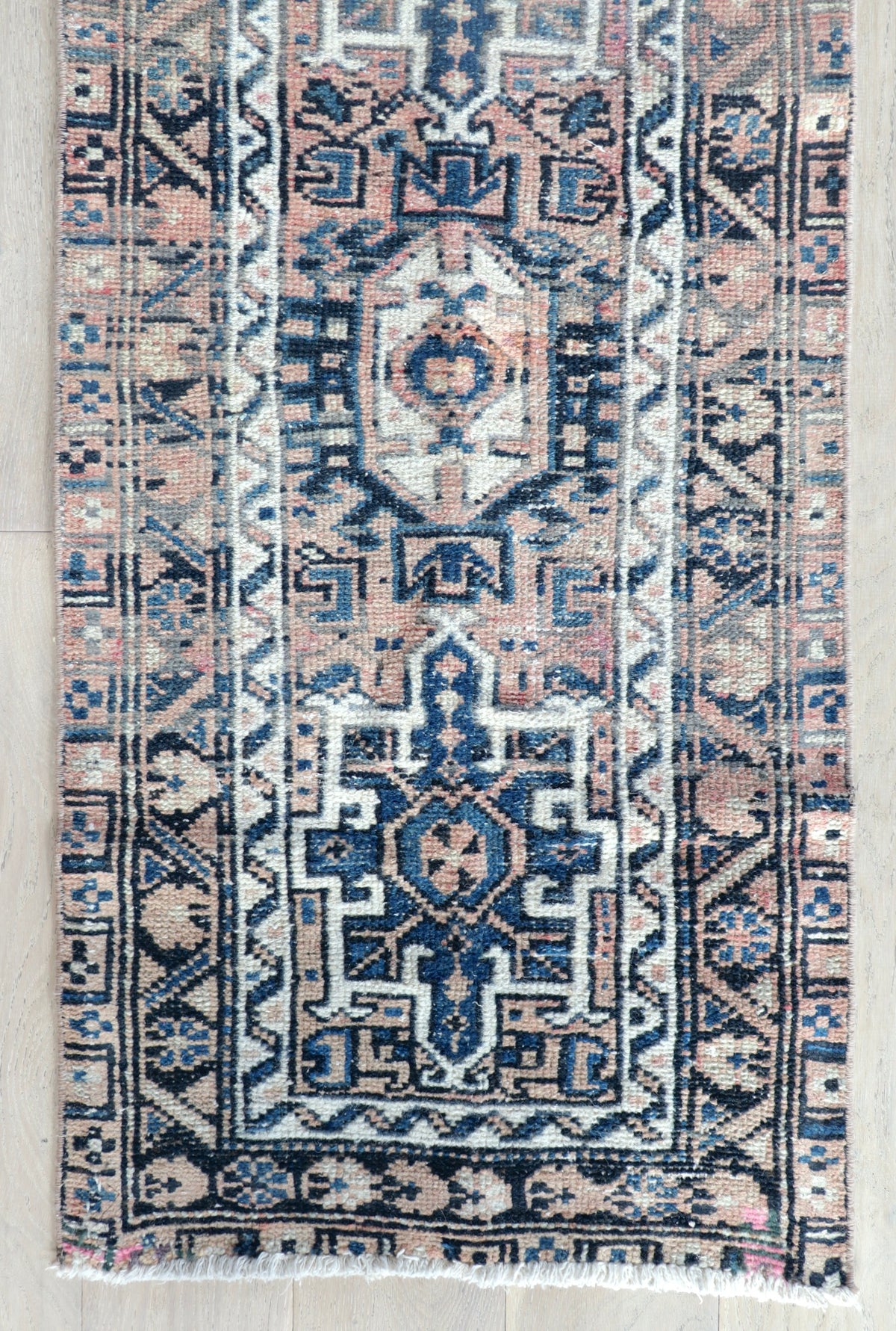 Hugo 2' x 9'2"