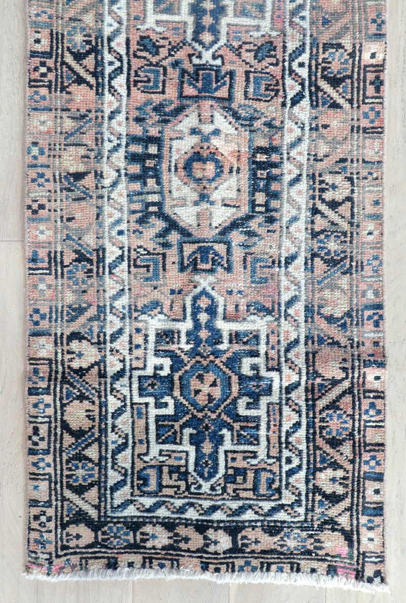 Hugo 2' x 9'2"