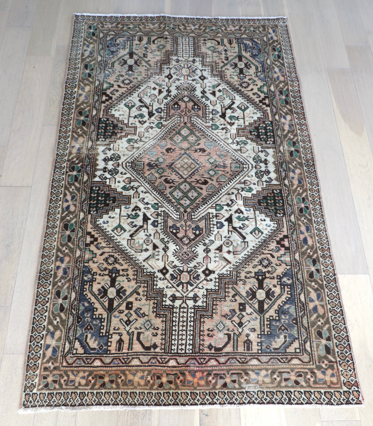 Penelope 4'8" x 7'9"