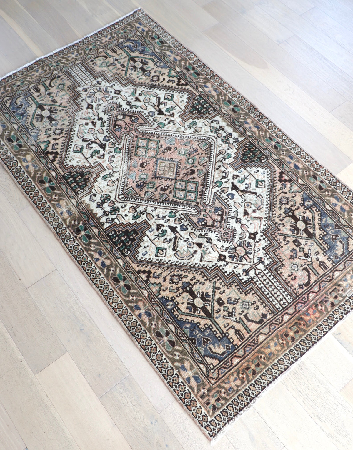 Penelope 4'8" x 7'9"