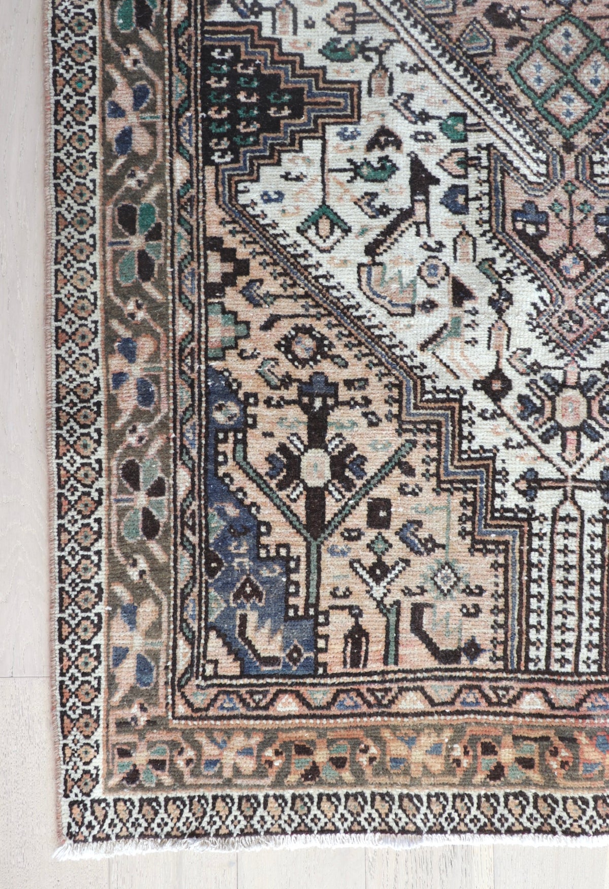 Penelope 4'8" x 7'9"