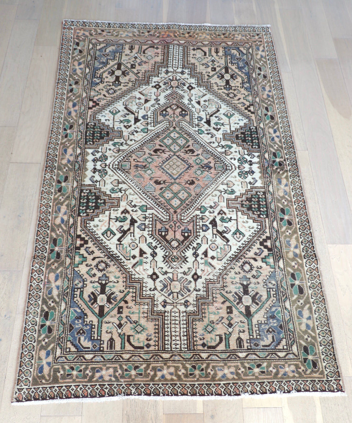 Penelope 4'8" x 7'9"