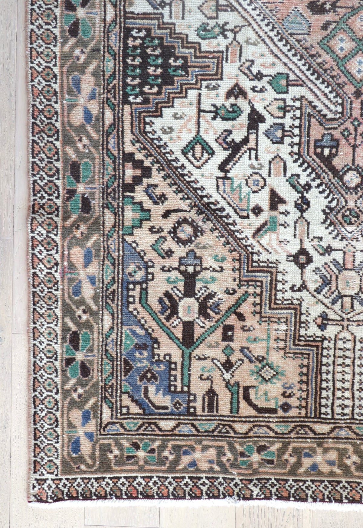 Penelope 4'8" x 7'9"