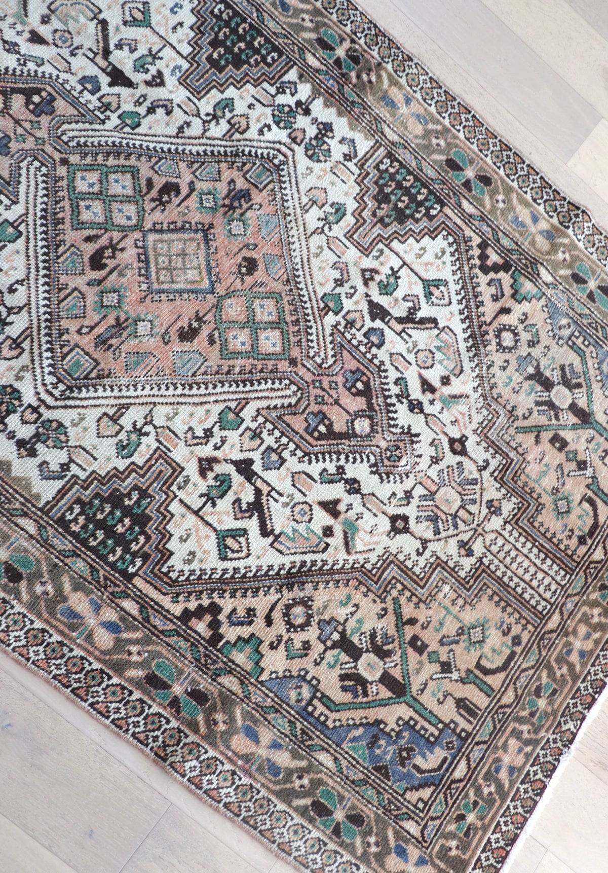 Penelope 4'8" x 7'9"