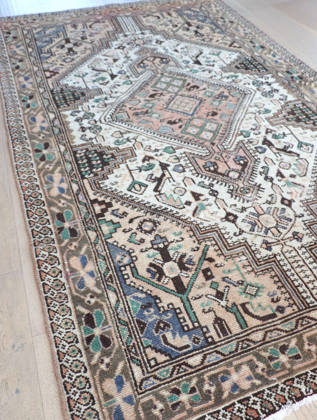 Penelope 4'8" x 7'9"